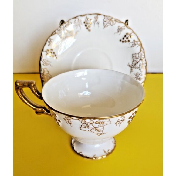 Royal Crown Derby Tea Cup & Saucer Set "Vine" Pattern Gold Gild raised - Picture 1 of 10